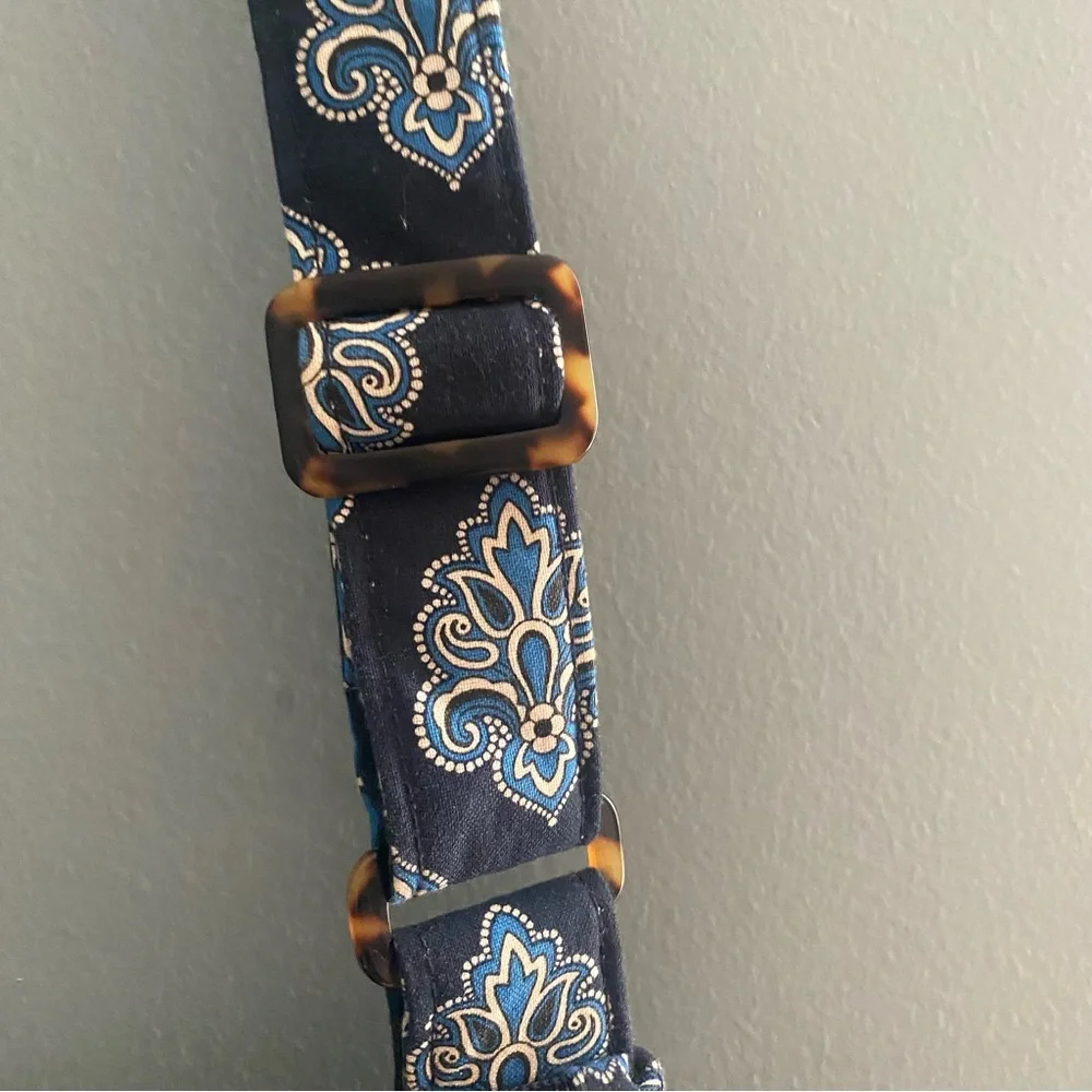 Vera Bradley Crossbody Blue Paisley Front Pocket Adjustable Strap Bag Purse